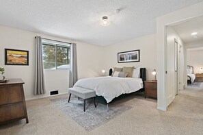 2 bedrooms, desk, iron/ironing board, travel cot - Spokane`s Emerald Gem (Spokane)