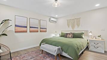 2 bedrooms, desk, iron/ironing board, travel crib