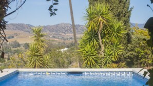 A swimming pool with a view of a hilly landscape and dense vegetation. - Cubo's La Maison de Mily / fireplace / private pool / free wifi (Coín)