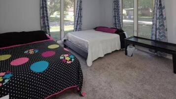 2 Schlafzimmer, Schreibtisch, Bügeleisen/Bügelbrett, kostenloses WLAN