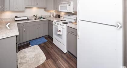 Luxurious Condo family-friendly
Closer to attractions!
Eatery,Walmart&lot more!