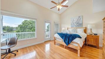 3 Schlafzimmer, Schreibtisch, Bügeleisen/Bügelbrett, Reisekinderbett