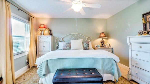 1 slaapkamer, een strijkplank/strijkijzer, wifi, beddengoed