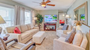 TV - Ground Floor Beachfront Complex Unit w/Pool & Beach Access (New Smyrna Beach)