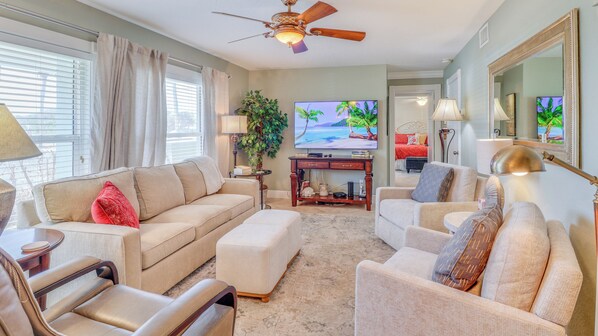 TV - Ground Floor Beachfront Complex Unit w/Pool & Beach Access (New Smyrna Beach)