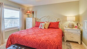 1 bedroom, iron/ironing board, WiFi, bed sheets - Ground Floor Beachfront Complex Unit w/Pool & Beach Access (New Smyrna Beach)