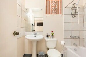 Hair dryer, towels, soap, shampoo - Shaw Park Gem Apt 12E (Ocho Rios)