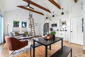 クラシック スタジオ | リビング エリア