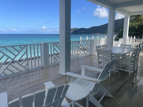 Spectacularly situated beachfront Apple Tide @ The Tides at Little Apple Bay 