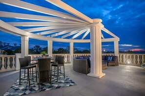 Luxury Penthouse | Terrace/patio