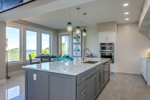 Luxury Penthouse | Private kitchen | Full-size fridge, microwave, oven, stovetop - The Blue Pearl (Miramar Beach)