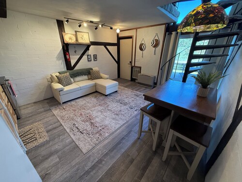 Cozy Mountain-Side Condo #10 at Greek Peak