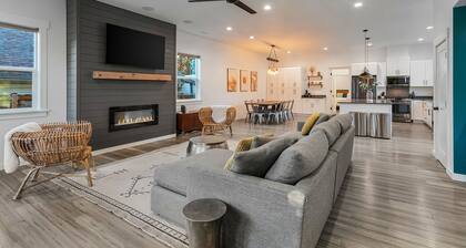 Walk to the waterfront- Charmwood House