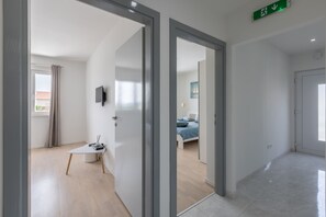 6 bedrooms, iron/ironing board, travel cot, WiFi - Villa Perkov SAVE 20 percent on Split-villas com (Kaštel Kambelovac)