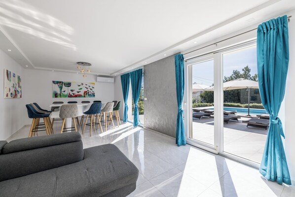 Interior - Villa Perkov SAVE 20 percent on Split-villas com (Kaštel Kambelovac)