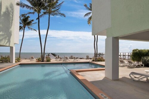 Condo on Islamorada on the beautiful Atlantic Ocean.
Come enjoy and relax!