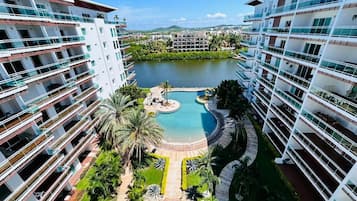 Elite Apartment, 2 Bedrooms, Balcony, Lake View | Balcony view