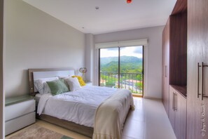 House | 2 bedrooms, free WiFi, bed sheets - Luxurious and Warm Condo Just Step From the Beach! (Jacó)