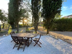 Outdoor dining - Ecrin de paradis Pujols HAUT *Piscine-VUE* (Pujols)