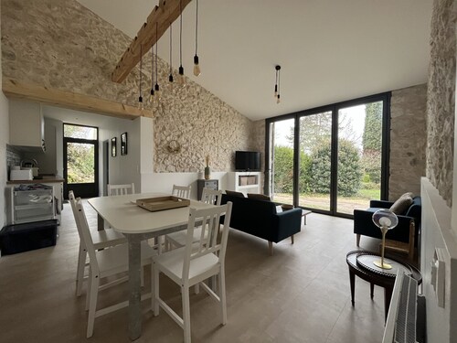 Ecrin de paradis Pujols HAUT *Piscine-VUE*