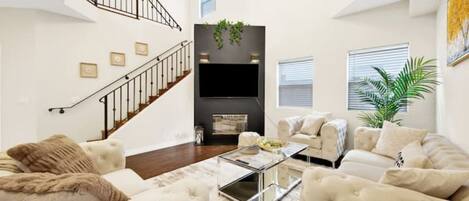 Una Smart TV, una chimenea