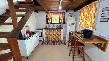 Fridge, oven, stovetop, cookware/dishes/utensils