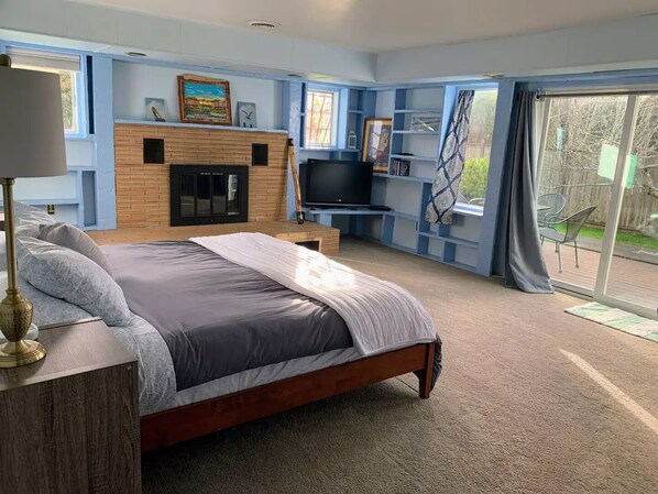 4 bedrooms, desk, iron/ironing board, free WiFi