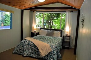 4 bedrooms, desk, iron/ironing board, free WiFi