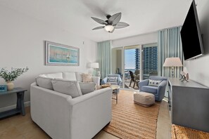 Smart TV, video games - •Beach Access•Pools•Gulf View•Balcony•Beach Gear•King•5min Walk to Beach•W/D•Gym (Miramar Beach)