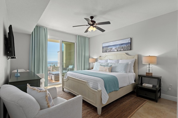 King Primary Bedroom with Balcony Access & Gulf View