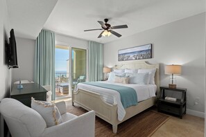 3 bedrooms, iron/ironing board, travel crib, free WiFi - •Beach Access•Pools•Gulf View•Balcony•Beach Gear•King•5min Walk to Beach•W/D•Gym (Miramar Beach)