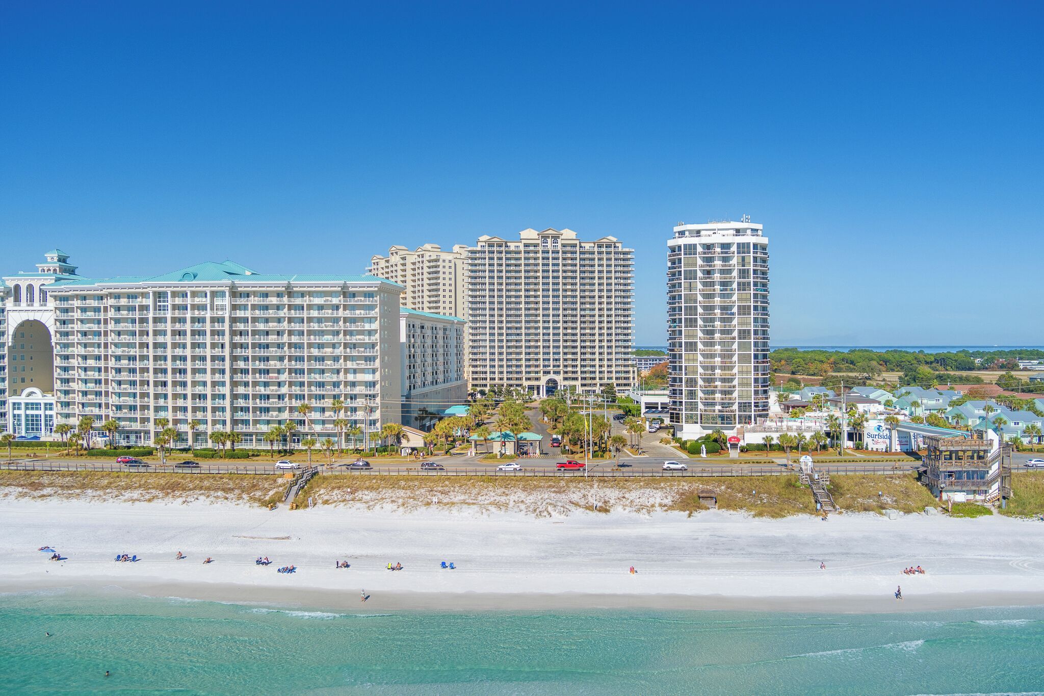 Beach nearby, sun loungers, beach towels