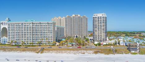 Beach nearby, sun loungers, beach towels