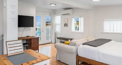 Walk to the waterfront The Hobbit House