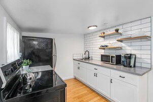 Refrigerador, microondas, horno, placa de cocina