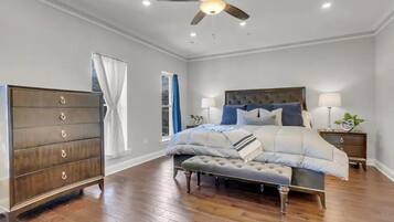 4 bedrooms, iron/ironing board, free WiFi, bed sheets