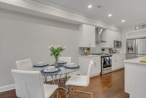 Dining - "Nations Capitol Comfort - Your Corporate Quintessential Stay" (Washington)