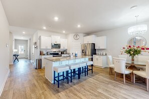 Fridge, microwave, oven, stovetop - Snowbird-friendly resort home with pool, golf cart, patio, bikes, beach access (Port St. Joe)