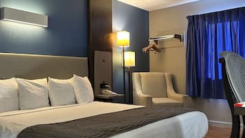 Basic Single Room | Desk, laptop workspace, blackout curtains, soundproofing