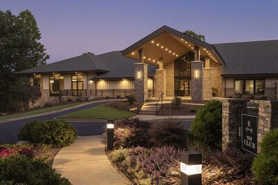 Keowee Key's Stylish Charm