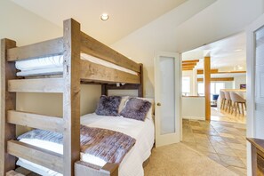 3 bedrooms, iron/ironing board, WiFi, bed sheets - Copper Mtn Resort Duplex w/ Golf Course Views! (Frisco)