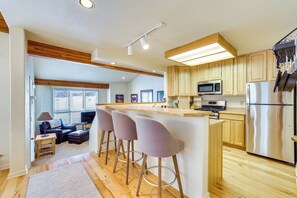 Fridge, microwave, oven, stovetop - Copper Mtn Resort Duplex w/ Golf Course Views! (Frisco)