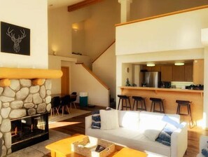 Smart TV, fireplace, DVD player, books - Chateau Milo - 3BR, 3BA Mountain Home with Views (Mammoth Lakes)