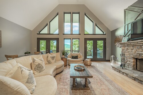 Family Escape w/ Views | Pet-Friendly | Firepit