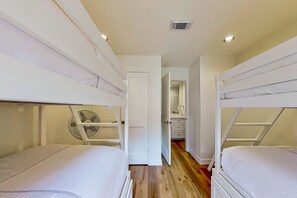 2 bedrooms, iron/ironing board, Internet, bed sheets