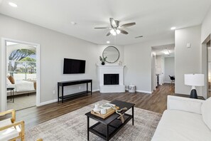 3 عدّة غرف نوم ومكتب ومكواة/لوح كي وسرير سفر