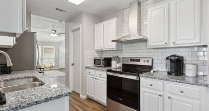 Remodeled Modern Private Boutique Getaway! 3bd/2ba