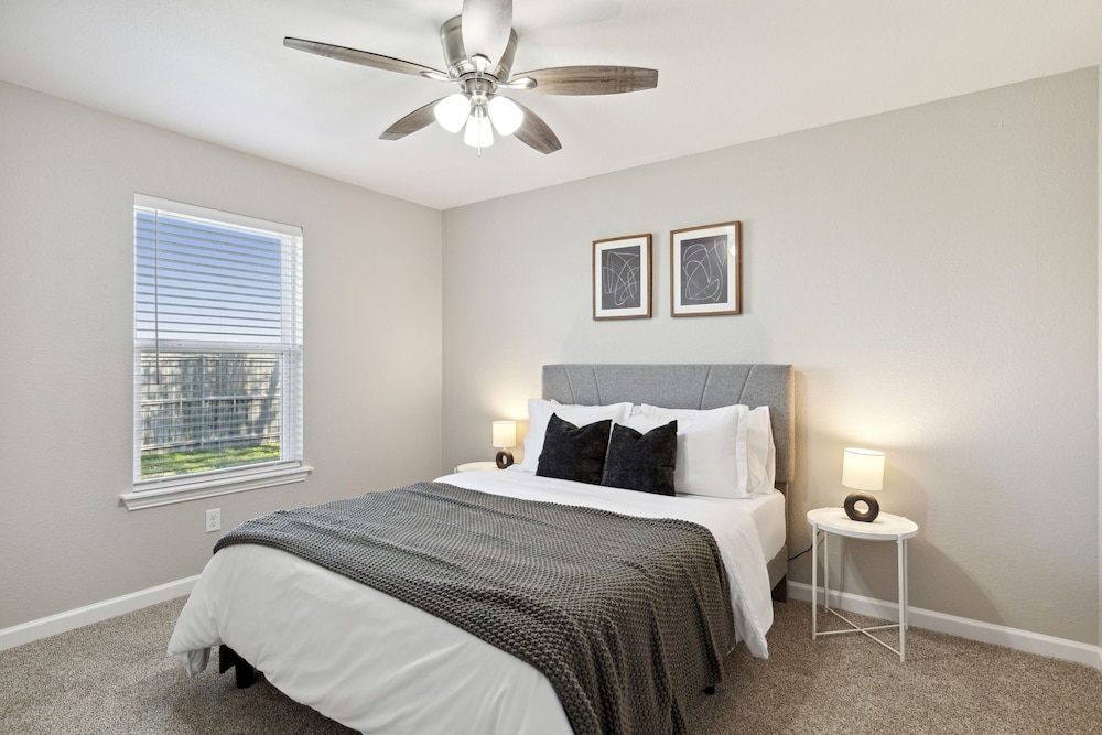 Remodeled Modern Private Boutique Getaway! 3bd/2ba Celina Vrbo