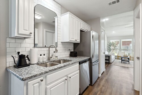 Remodeled Modern Private Boutique Getaway! 3bd/2ba