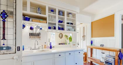 Craftsman house in great location with patio, streaming, workspace, W/D, & AC